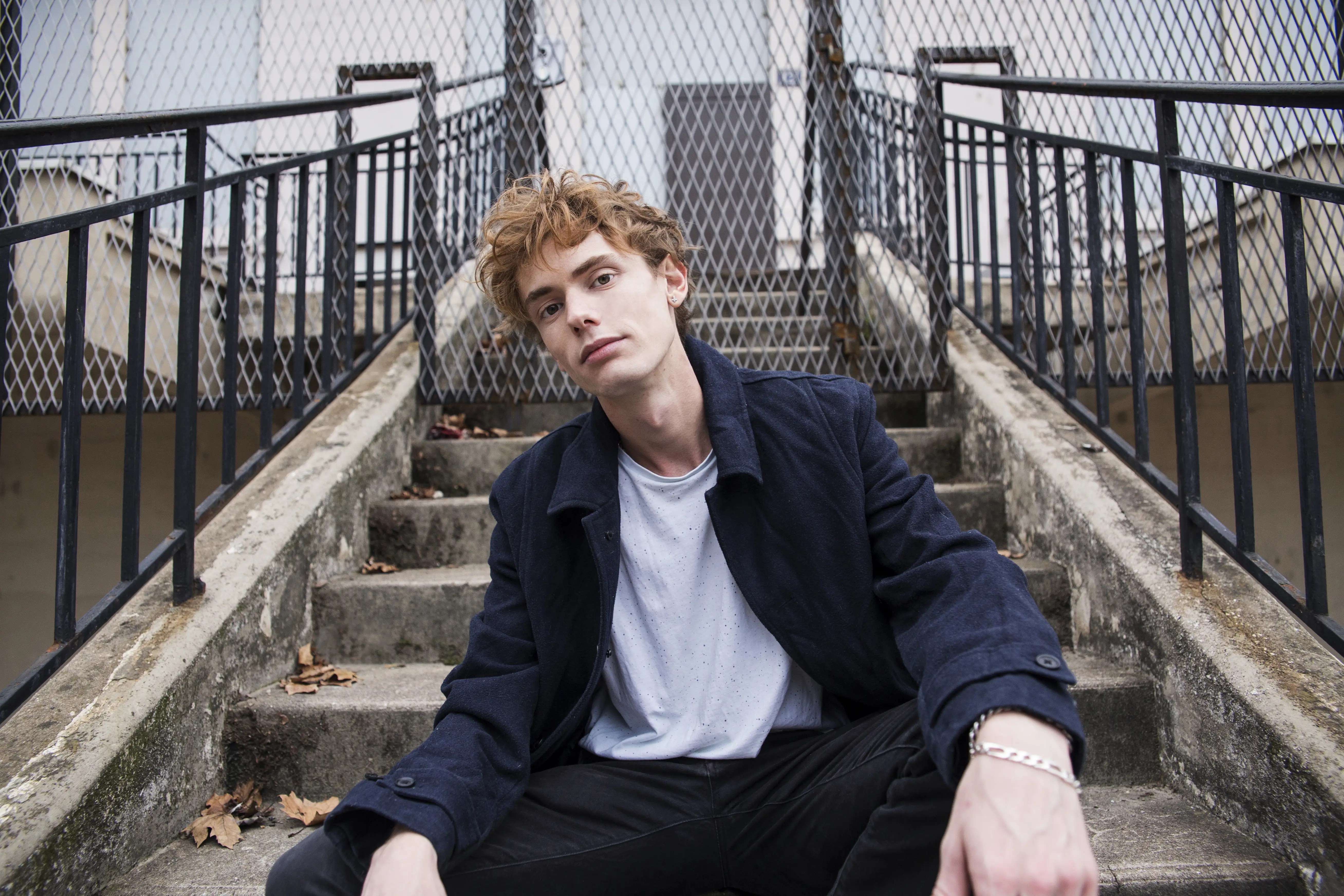 Photographe portrait professionnel Lyon, shooting extérieur, studio