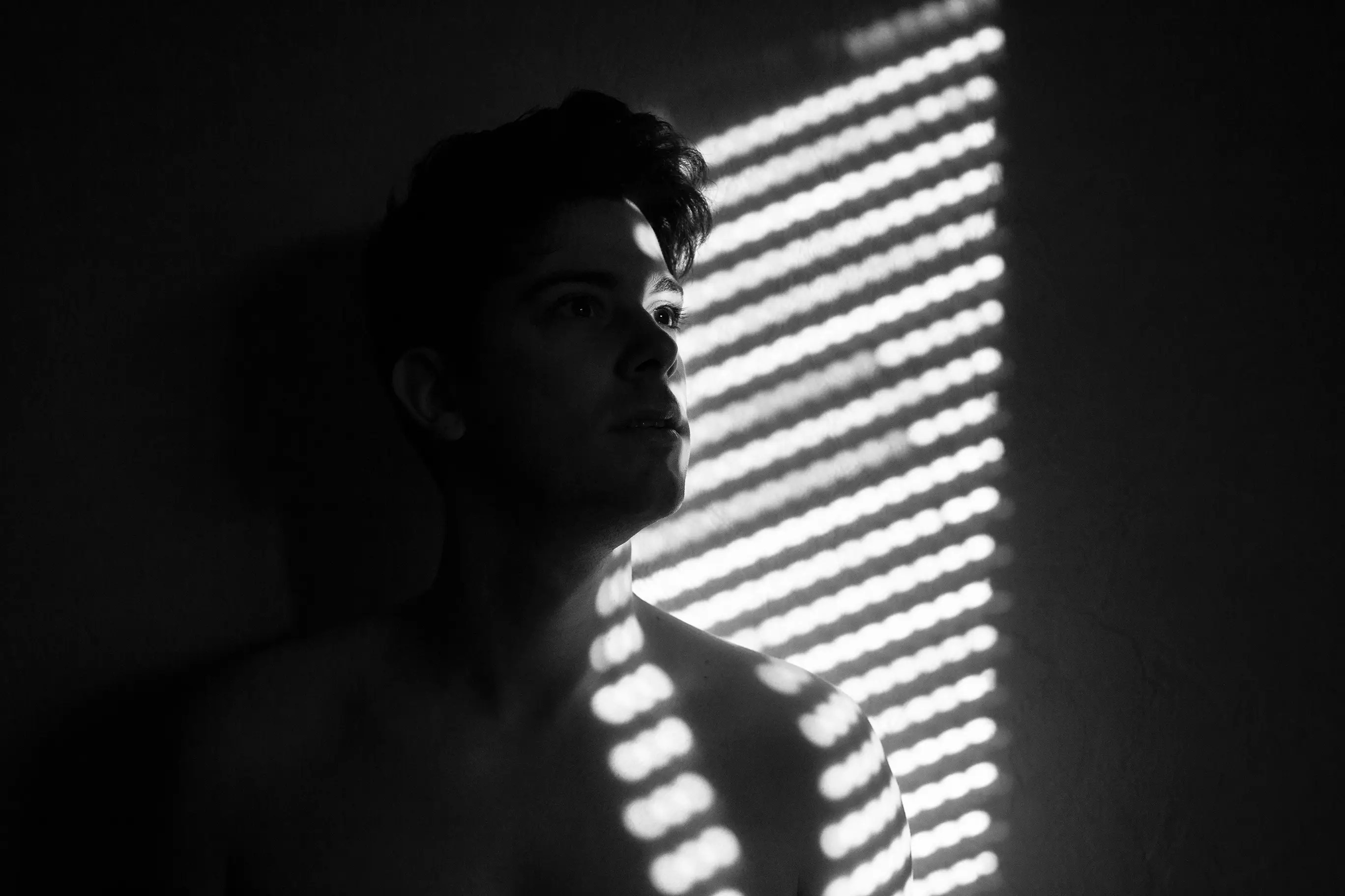 Photographe portrait professionnel Lyon, shooting extérieur, studio