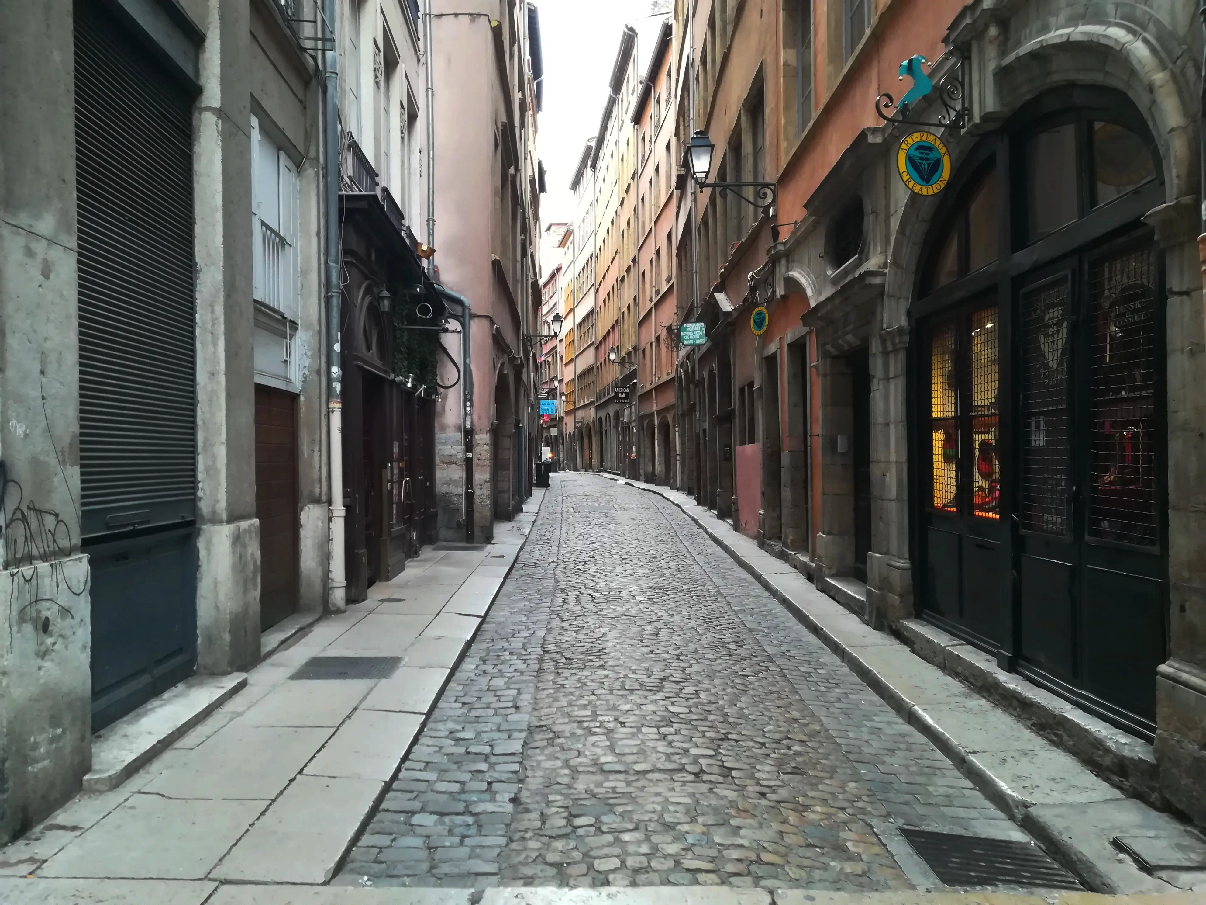 Photographe portrait professionnel Lyon, shooting extérieur, studio, Vieux Lyon